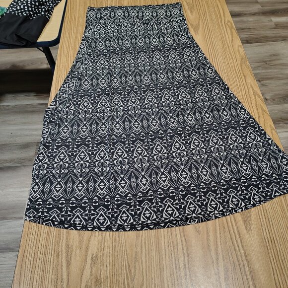 LONG BLACK AND CREAM SKIRT XL - Picture 1 of 1